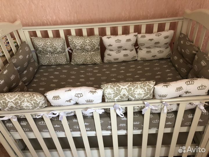 Детская кроватка с маятником Лель