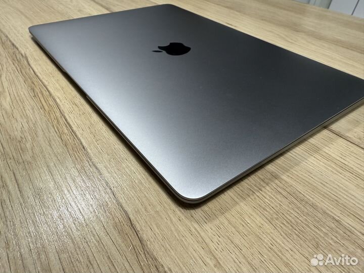 MacBook Air 13 M1 8gb 256gb 1 цикл новый