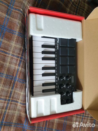 Akai mpk mini mk3 95% новый