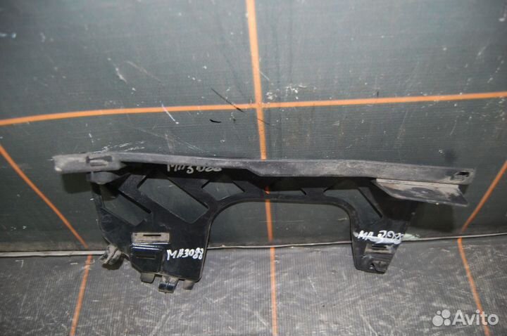 Кронштейн бампера заднего- Mercedes-Benz GL-X166