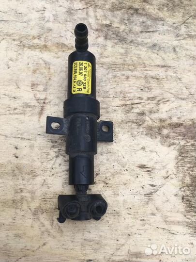 Форсунка омывателя фар правая VW Passat b6