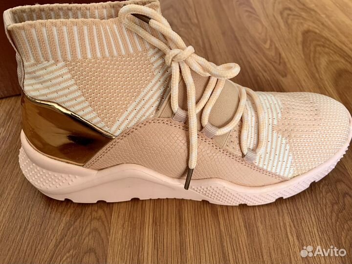 Женские кроссовки новые