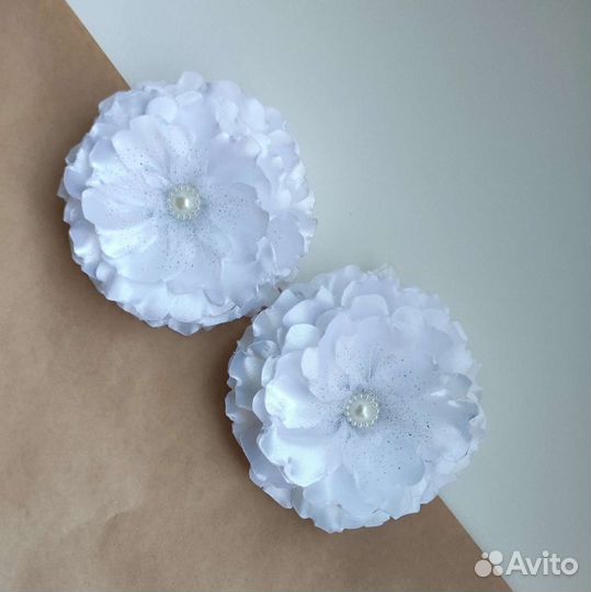 Белые бантики для волос