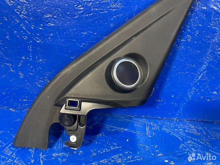 Молдинг стекла передний правый Land Rover Range