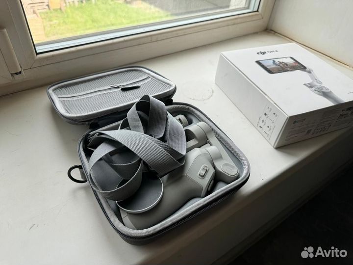 Стабилизатор для смартфона DJI Osmo Mobile 4