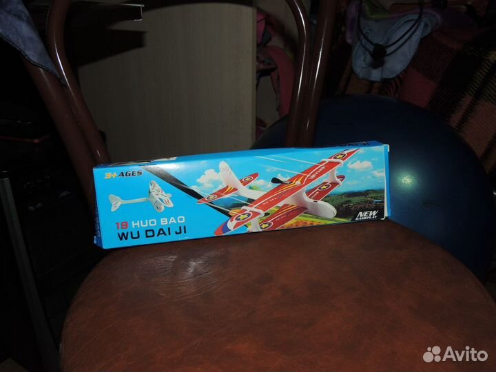 Продам игрушечный планер с элетромоторчиком