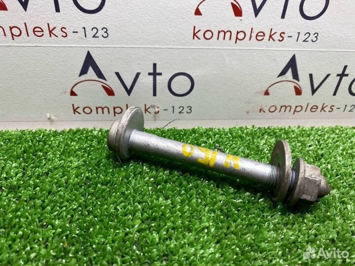 Болт развальный задний Mercedes-Benz E-Class W212