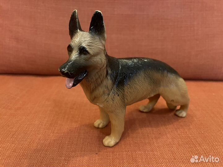 Фигурка собаки пластик овчарка 20см