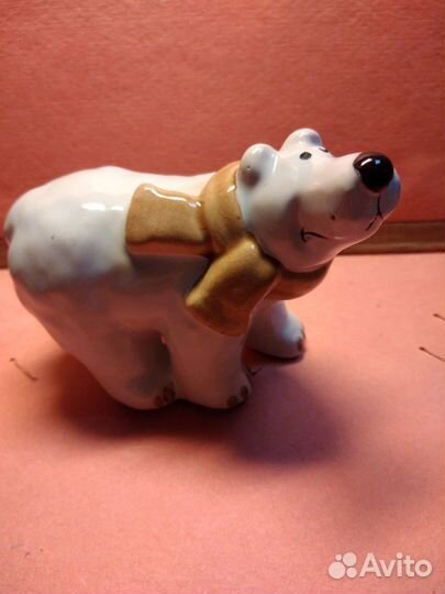 Статуэтки форфоровые Медведи и рыбы