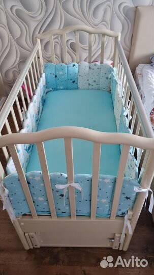 Детская кроватка с продольным маятником