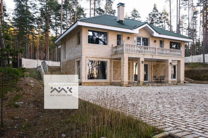 Дом 357 м² на участке 100 сот.