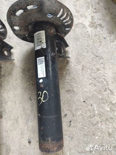 Амортизатор передний Skoda Octavia A5.Skoda Yeti