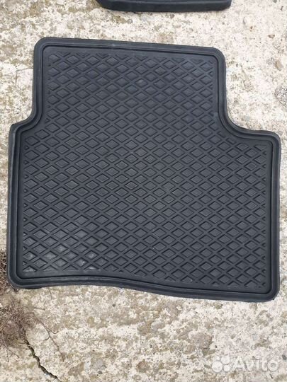 Автомобильные коврики резиновые