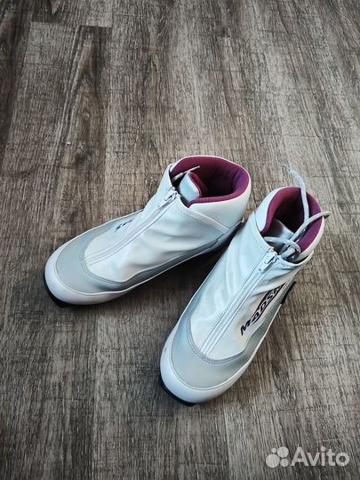 Лыжные ботинки классические