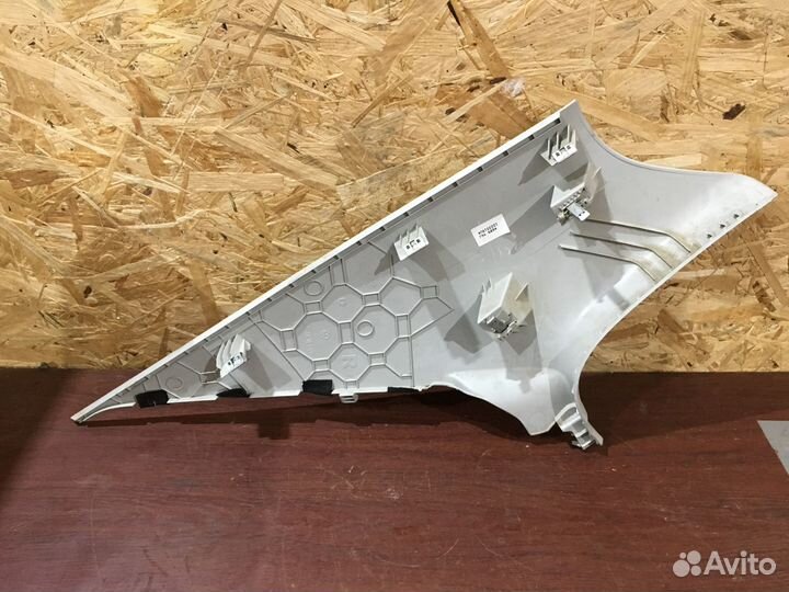 Обшивка стойки задней правой Volkswagen Jetta