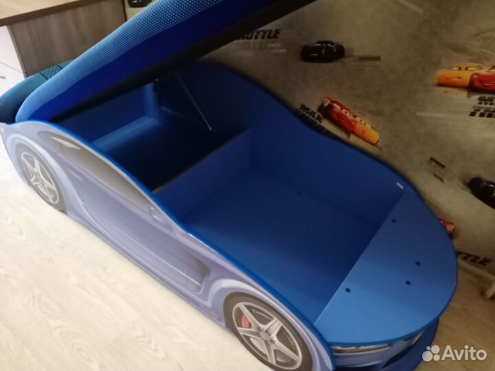 Детская кровать машина