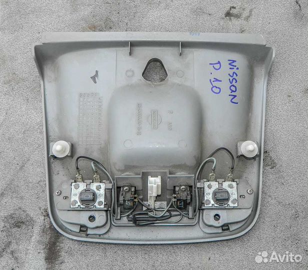 Плафон салонный передний Nissan Primera P10