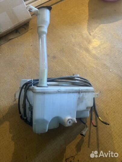 Toyota land cruiser 100 105 бачок омывателя