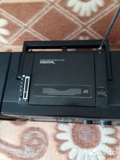 Продаю музыкальный центр