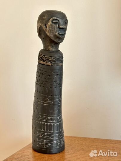 Деревянная статуэтка с острова Сумба