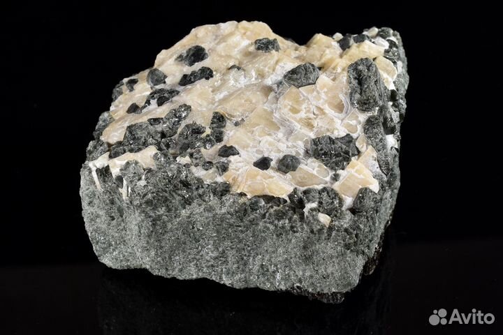 Диопсид, кальцит. Лот №512