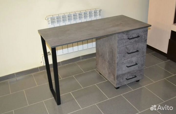 Маникюрный стол в стиле лофт