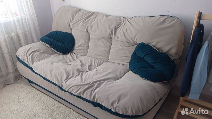 Бескаркасный диван