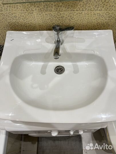 Раковина в ванную 60*60
