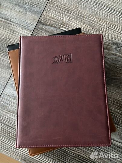 Ежедневники недатированные, разные бренды, с резин