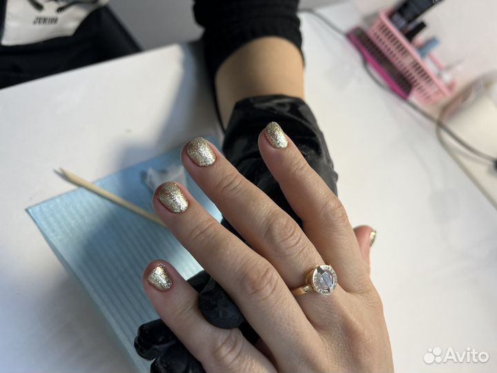 Модель на маникюр