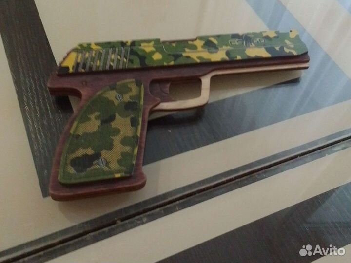 Игравой деревяный пистолет на резинках из Москвы