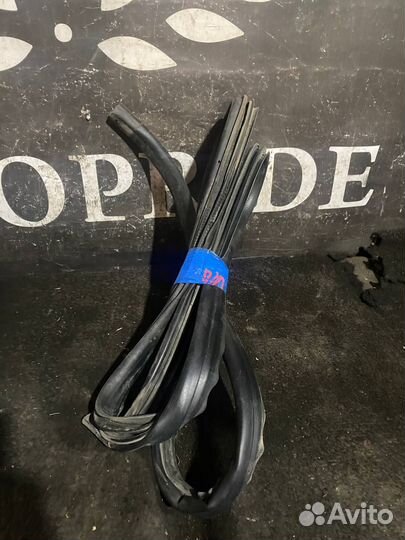 Передняя левая уплотнительная резинка стекла Hyund