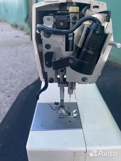 Швейная машина Zinger