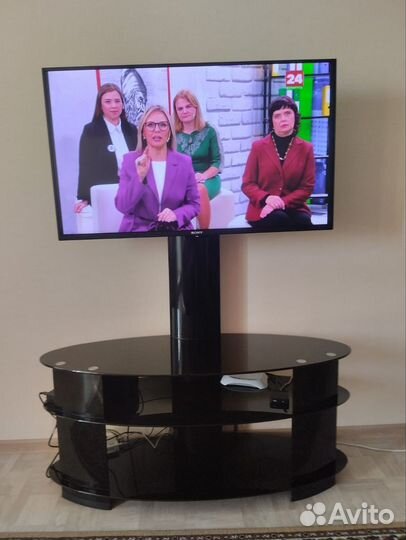 Стеклянная тумба для тв