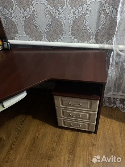 Компьютерный стол