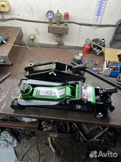 Домкрат подкатной усиленный 3 т