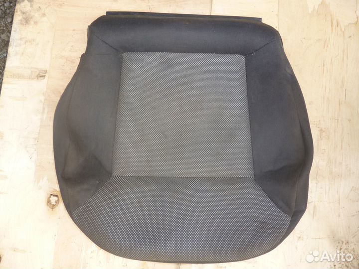 Нижняя обшивка переднего правого сиденья Astra H