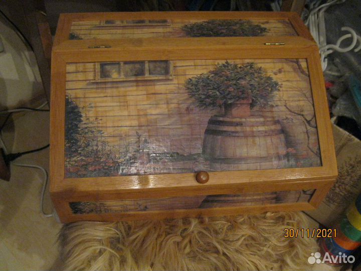 Деревянная шкатулка