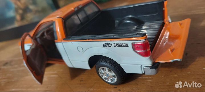 Maisto 1/27 модель автомобиля