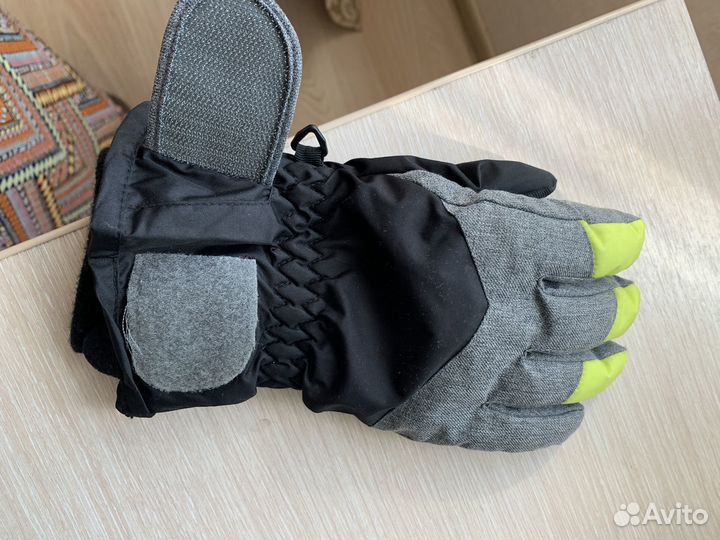 Продам зимние перчаки на мальчика