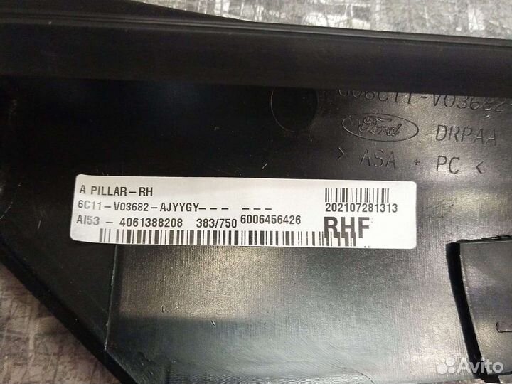 Молдинг лобового стекла Форд Транзит правый 06-13