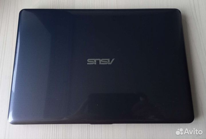 Продам нетбук Asus E203 MA