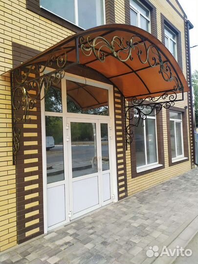 Козырек над дверью