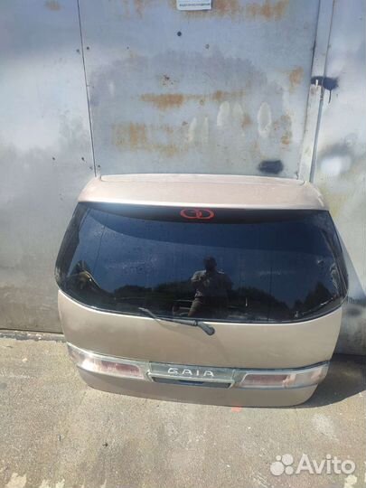 Крышка багажника toyota gaia