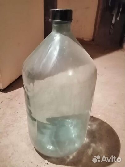 Стеклянная бутыль