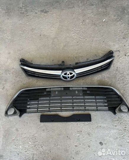 Решетка радиатора на toyota camry 55