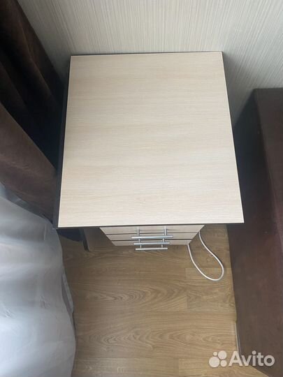 Стол для маникюра складной