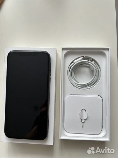 Телефон iPhone 11