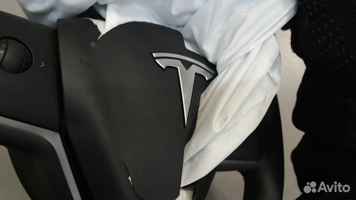 Руль Tesla Model 3, 2019