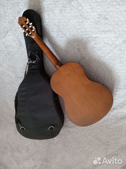 Классическая гитара Yamaha C40 + кофр